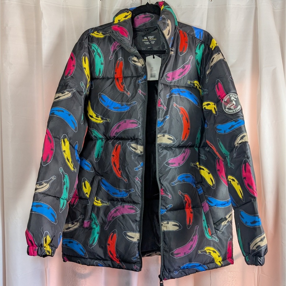 NWT WeSC Banana AOP Puffer Jacket Mens Medium Black Multi Color Print M413855